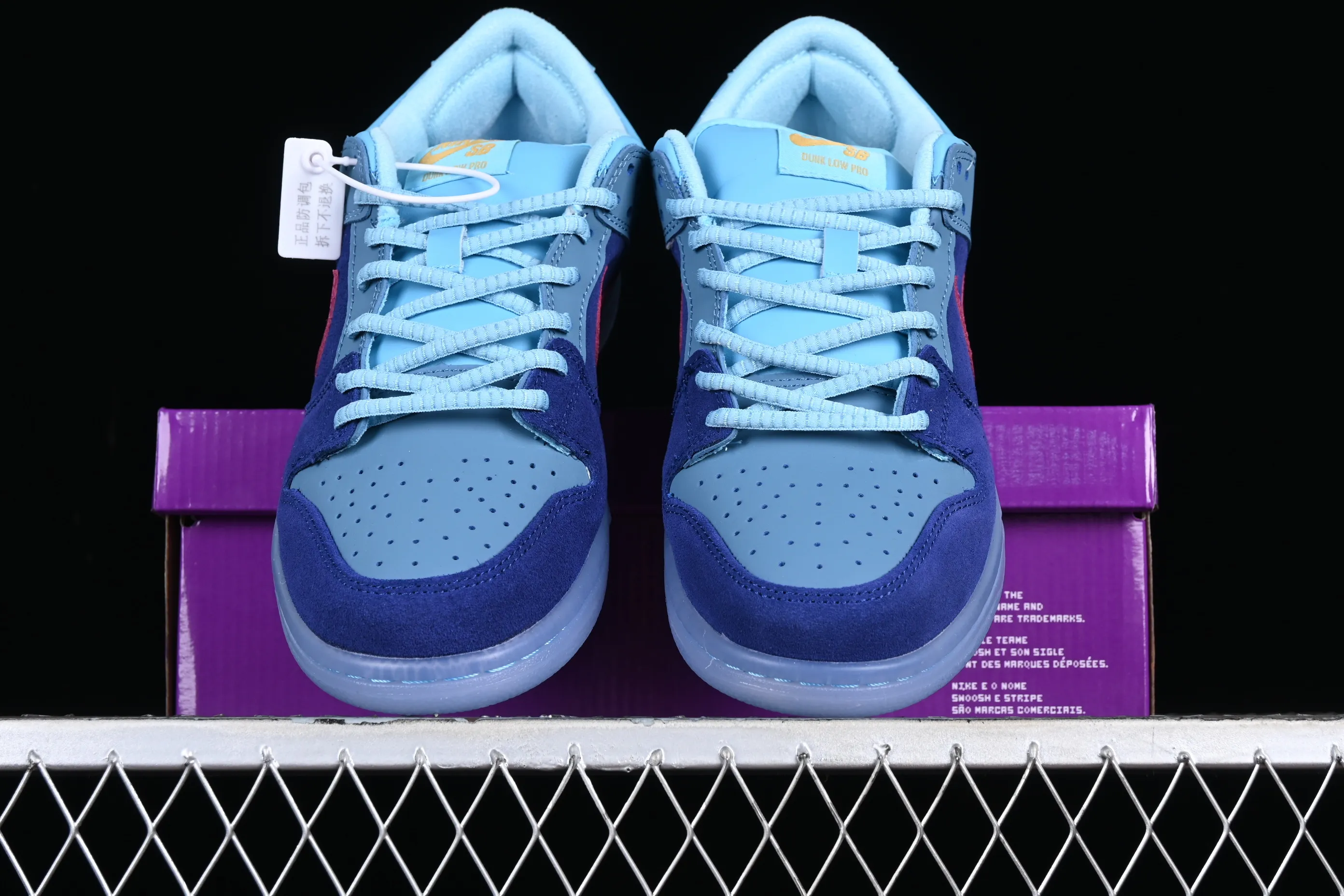 All Categories Nk SB Dunk Series Nk SB Dunk Low Low-top sneakers Cost-effective version Run The Jewels x Nk SB Dunk Low joint model SB low-top casual sneakers DO9404-400